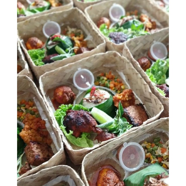 

Nasi box / kuning berkat anyaman bambu