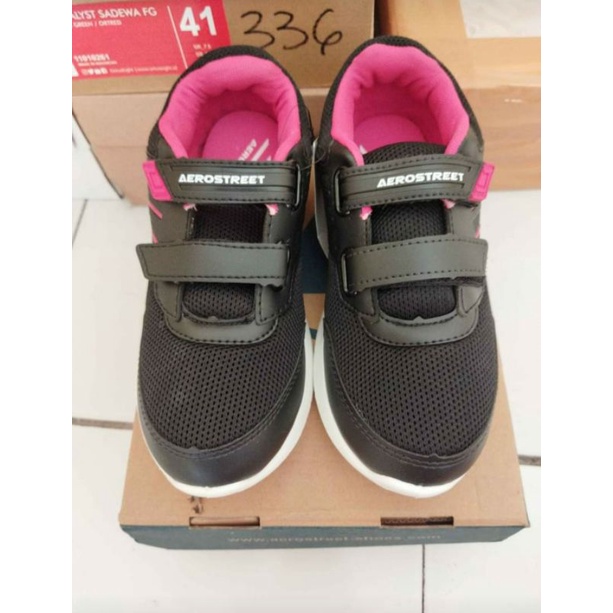 Sepatu Sekolah Anak Perempuan Aerostreet Warna Hitam
