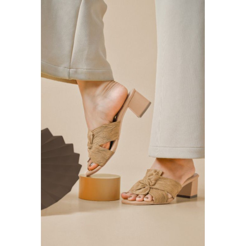 ELLE FLAT SANDAL LOCAL ID