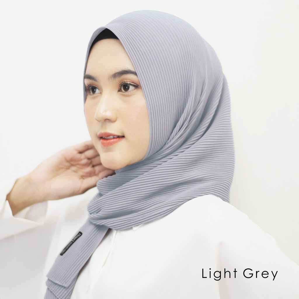 Beli 5 Gratis 1 Pashmina Plisket Cerutty Premium 180 x 75 cm-Light Grey