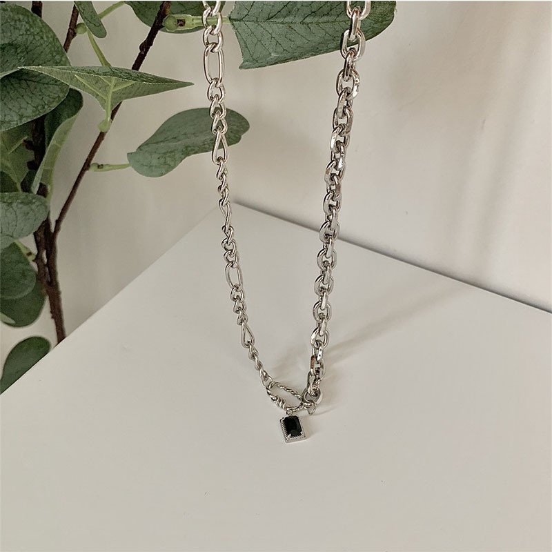 Gaya Korea sederhana onyx hitam liontin kalung untuk wanita in niche desain retro hip hop pribadi kl