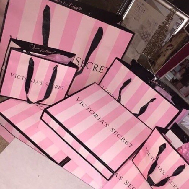 BOX & PAPERBAG VICTORIA’S SECRET