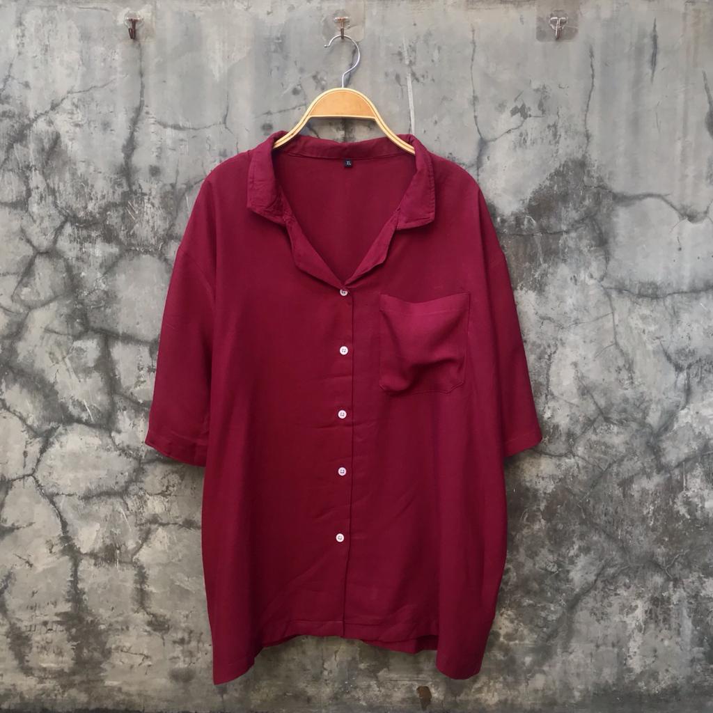 BOWLING - Oversized Shirt Hawai Kemeja Pantai Basic Polos Ukuran Besar Kancing Rayon Unisex-Maroon