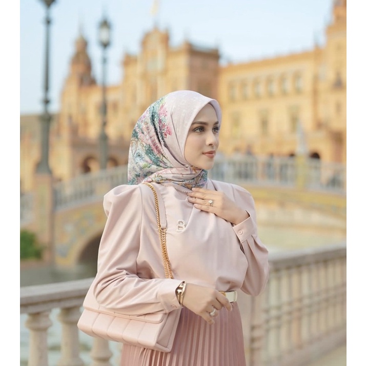 The Sevilla Series Buttonscarves FLORECER