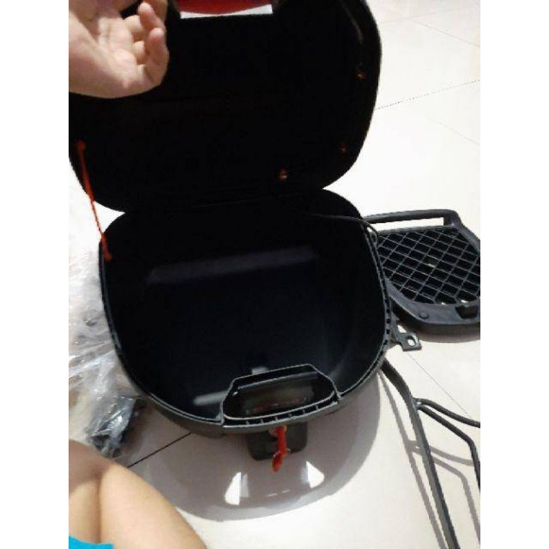 BOX KMI MOTOR/BOX BELAKANG KMI TIPE 588 Kapasitas 32 Liter-mj_motorshop