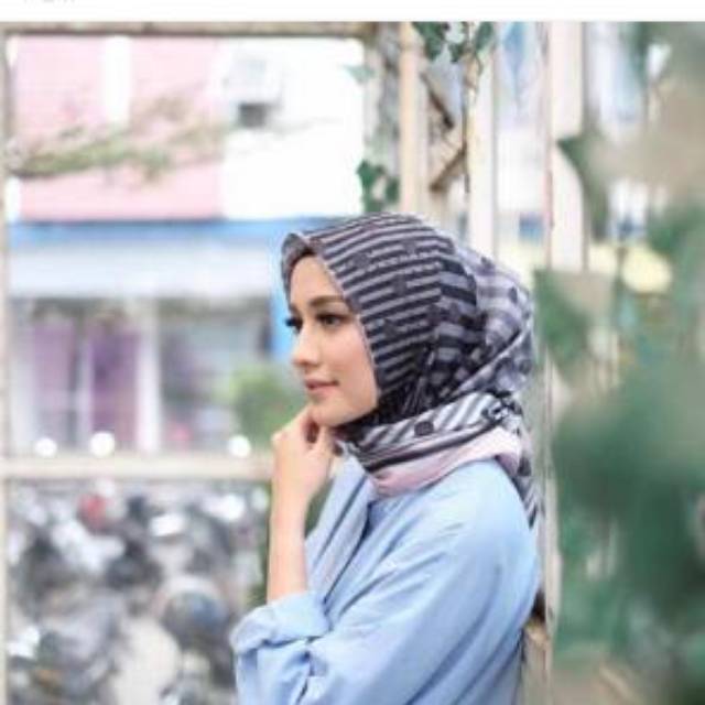 Shafira hijab printed scarf kinaya