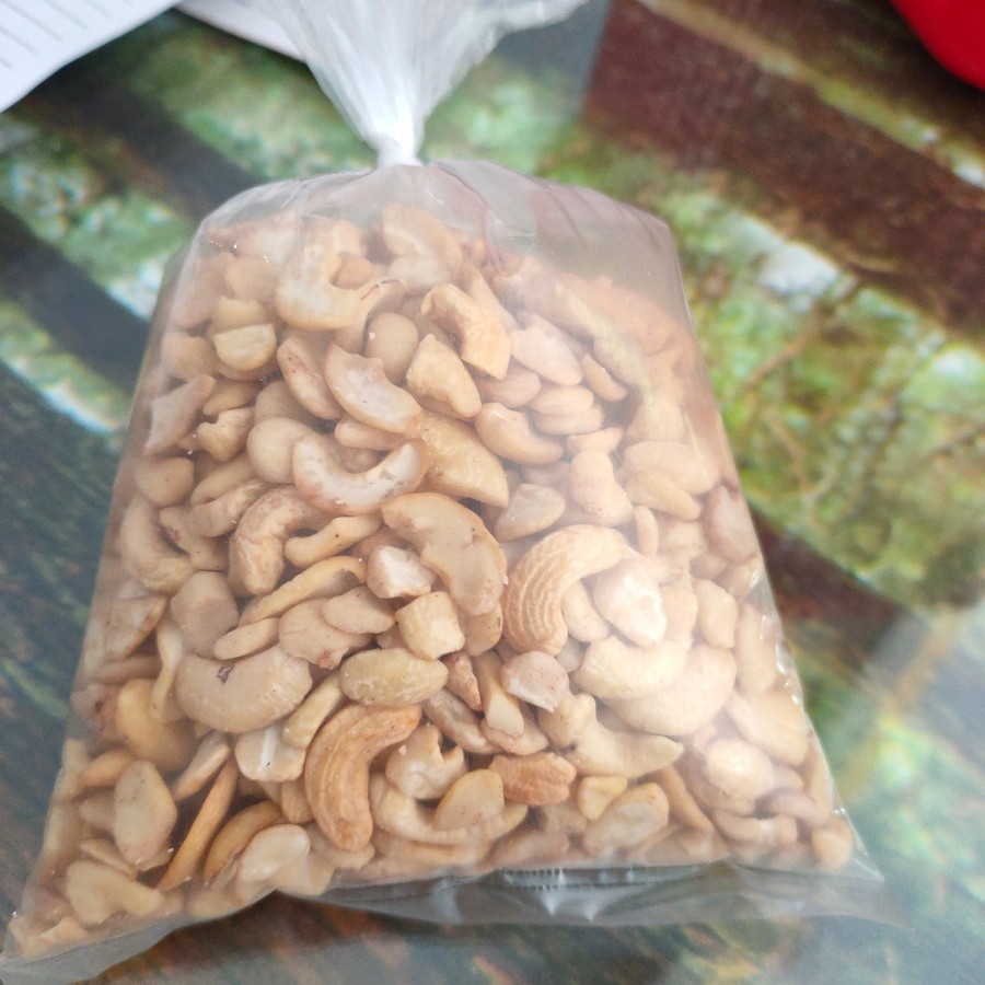 

Kacang Mede Mete Mentah Repack 200gr