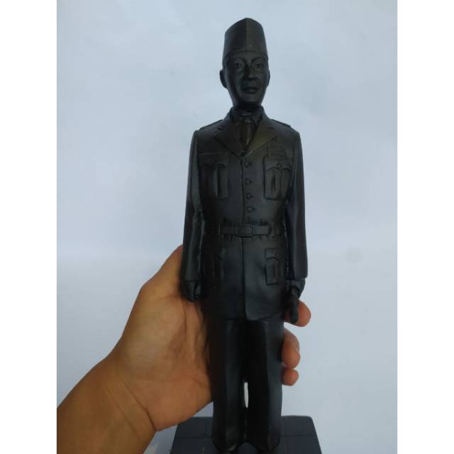 PAJANGAN MINIATUR PATUNG IR SOEKARNO UKURAN BESAR - DEKORASI RUMAH MURAH