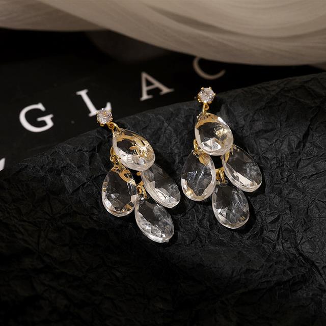 Bahasa Perancis in air drop crystal stud anting-anting kreatif chic anting-anting high-end selebriti