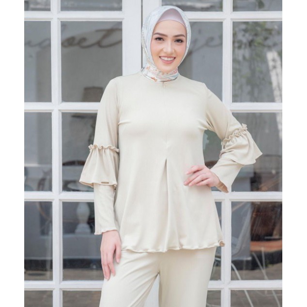 alamanda knit top wearing klamby