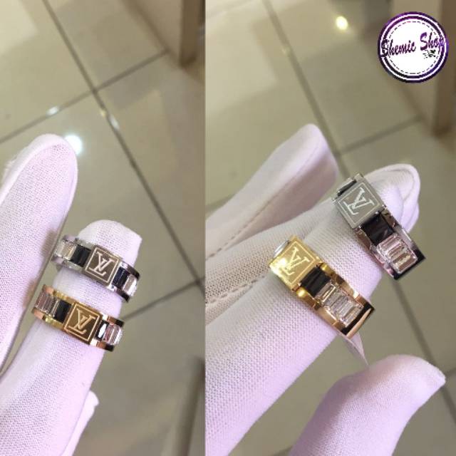 Ring LV Crystal Titanium