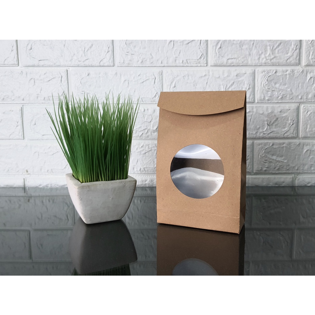

Paperbag Kraft (Depan Mika Bulat) Uk. 12,5 x 5 x Tinggi 20 cm