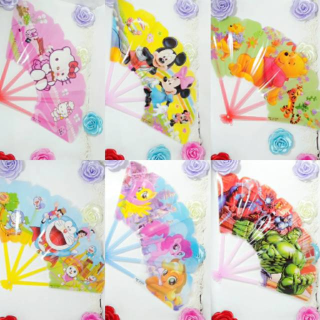 PT09 Kipas Lipat Ukuran M Karakter 22cm