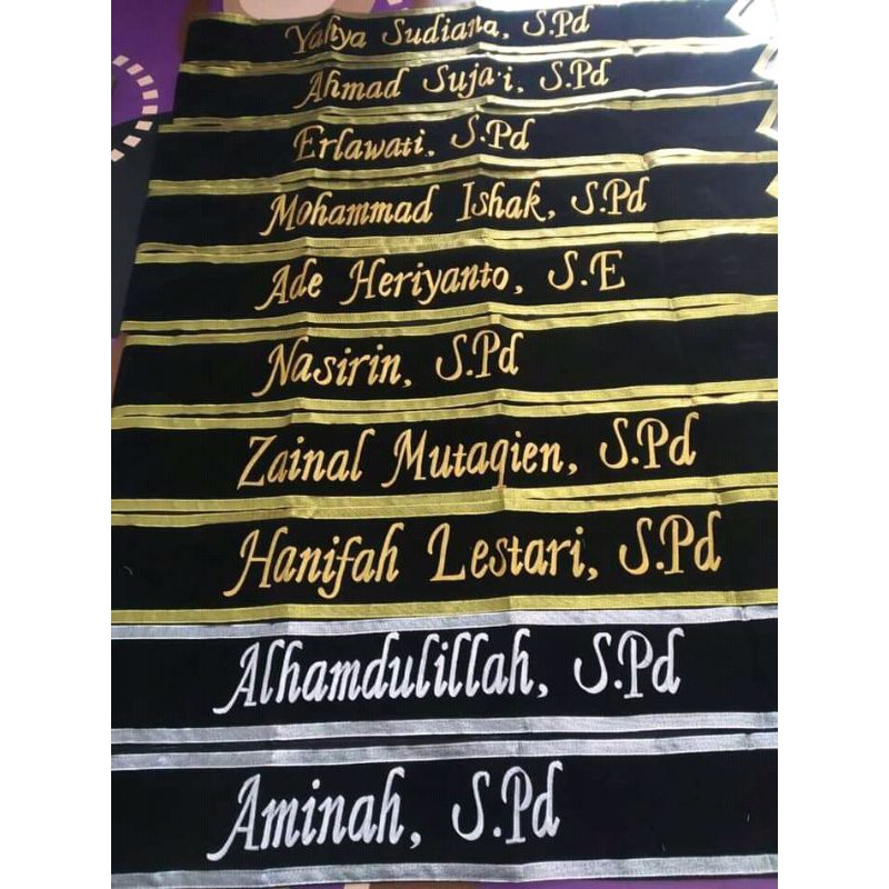 Selempang wisuda bludru