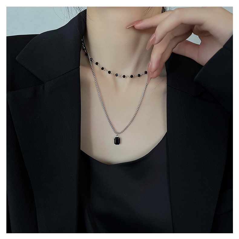 Kalung Rantai Ganda Hias Kristal Berlian Warna Hitam Gaya Retro