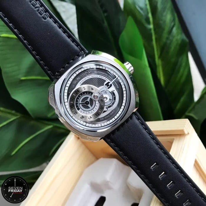 Sevenfriday Q1/01
