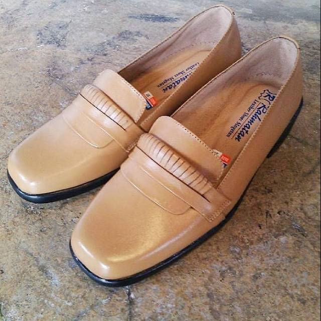 Sepatu kulit magetan