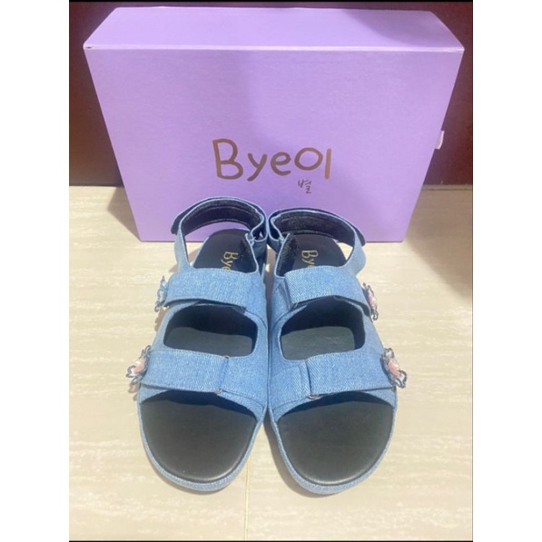 Byeol Aeri dad sandal