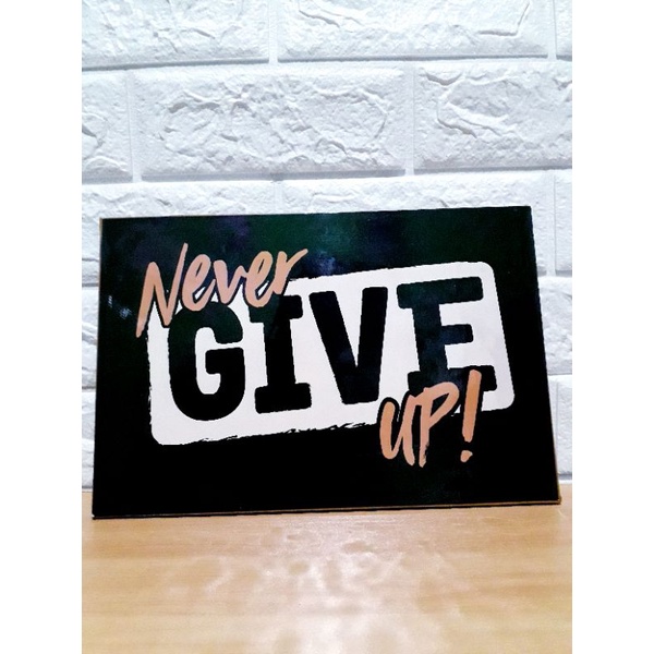 HIASAN DINDING MOTIVASI &quot;NEVER GIVE UP&quot;