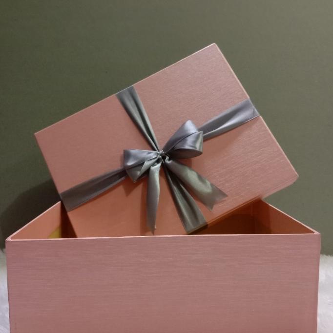 

Sale!!! Kotak Hadiah / Kotak Kado / Kotak Box / 26X20X7 Cm / Berpita - Paling Diminati
