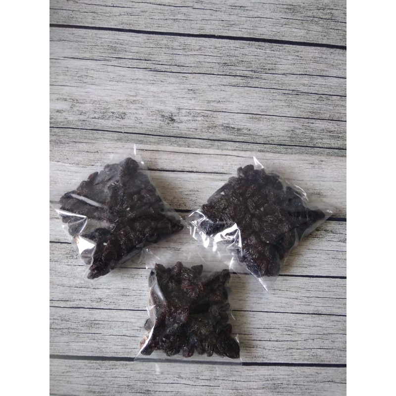 

kismis kemasan dark raisin/ kismis hitam asam manis black raisin kismis kering 100gr