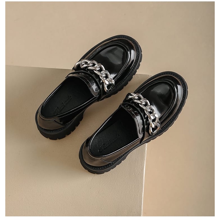 Sepatu Wanita Loafers Docmart JESSY Rantai Silver 2002 OOTD 0096