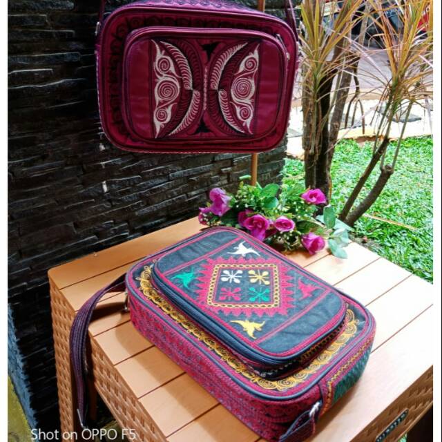 Tas wanita motif Aceh
