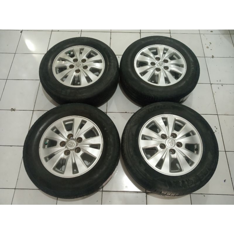 velg mobil bekas ring 15 plus ban copotan innova lubang baut 5x114 warna silver kondisi 80%