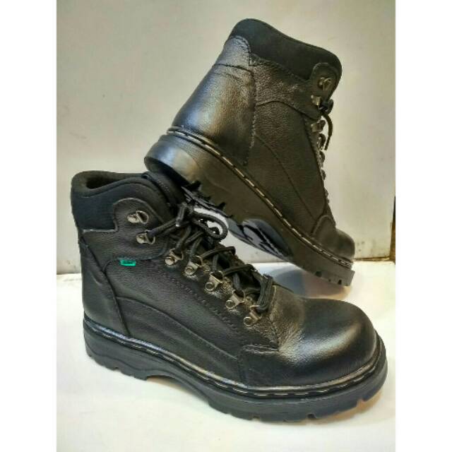 Sepatu Safety Hitam Kickers Kulit
