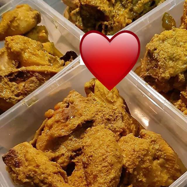 

Ayam ungkep srondeng 1ekor 1kg.