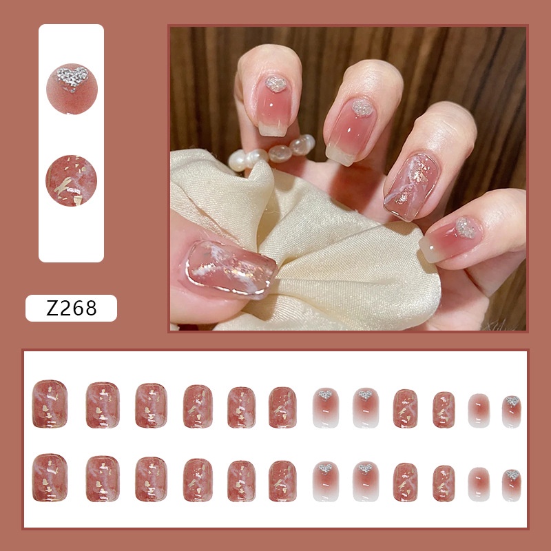 24pcs / box Kuku Palsu Warna Merah Gradasi Silver Aksen Hati Berlian Imitasi Glitter Untuk Nail Art