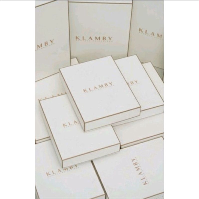 Blind Sale wearing klamby KIANA BLOUSE