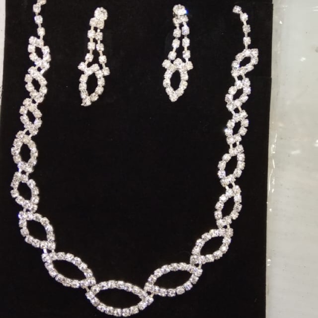 Set perhiasan wedding anting dan kalung