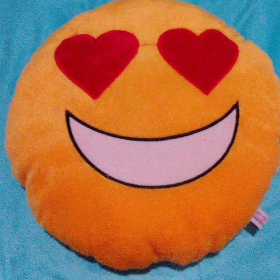 BANTAL BONEKA EMOTICON sempat viral