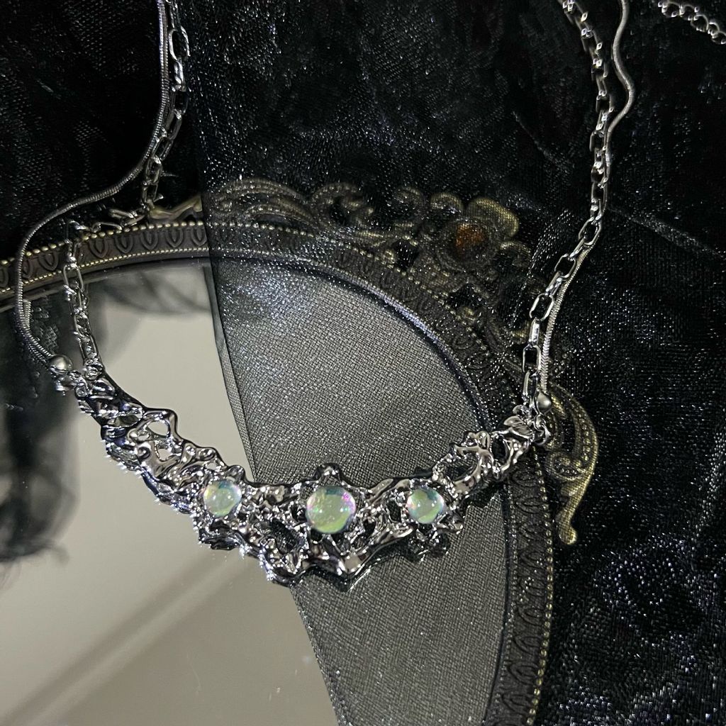 Kalung Rantai Klavikula Banyak Lapis Aksen Batu Bulan Kristal Untuk Aksesoris
