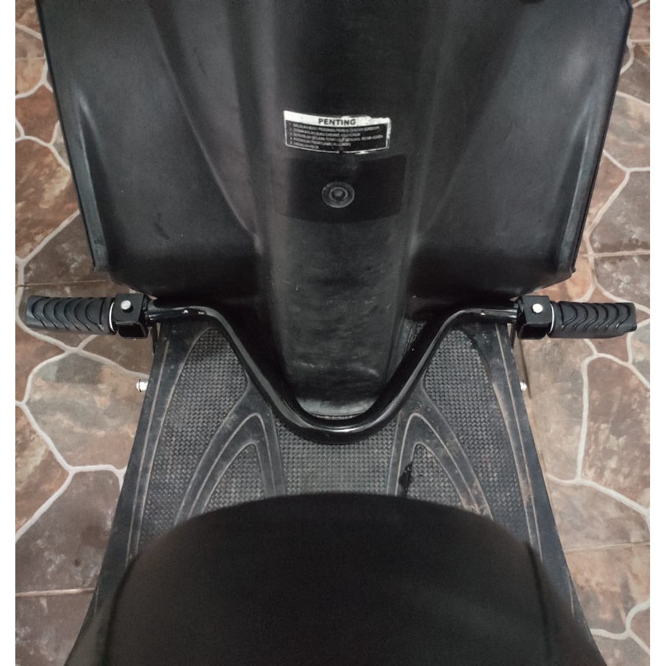 pijakan kaki depan motor matic Honda Beat karbu