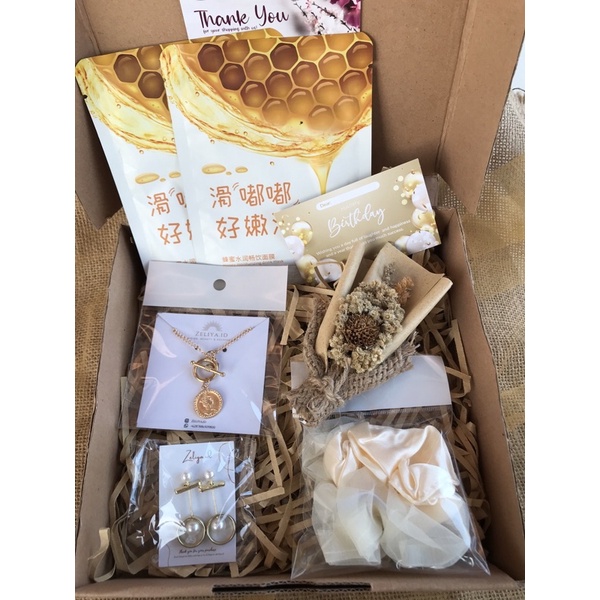

Gift box thema gold 6 / Kado ultah cewek