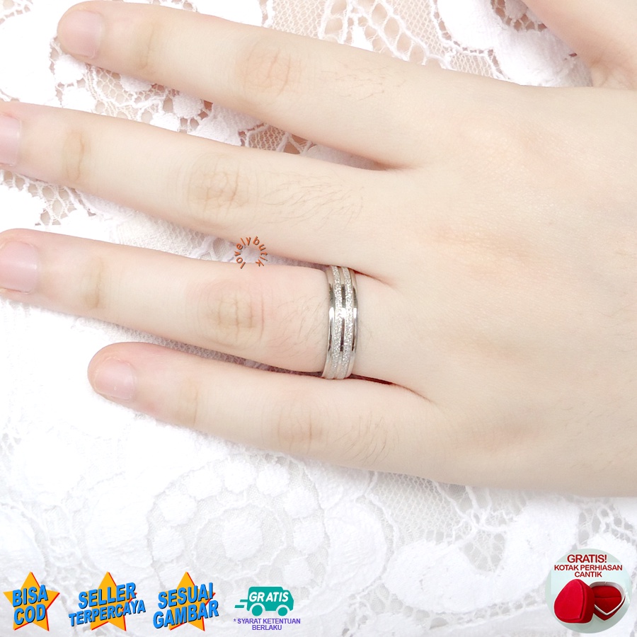 Lovelybutik Cincin Pasir Emas Titanium Wanita Pria Anti karat Asli Model Garis Bonus Kotak Perhiasan