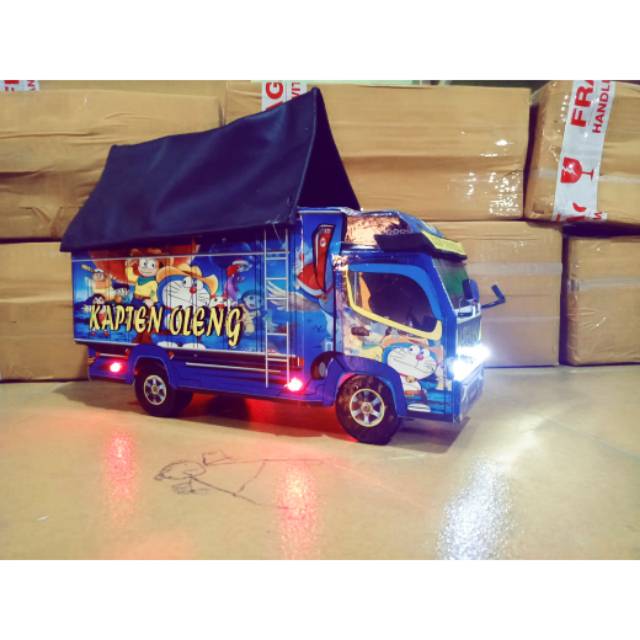 MINIATUR TRUK LIVERY ANIMASI DORAEMON DAN TAYO