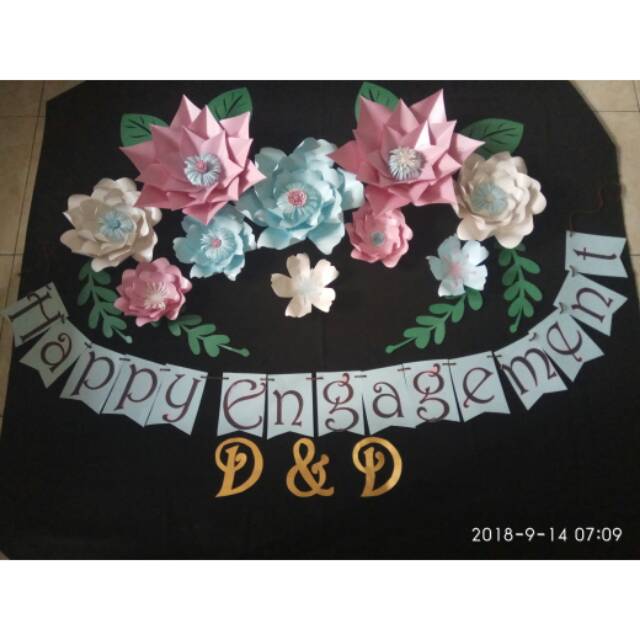 

Dessy paper flower