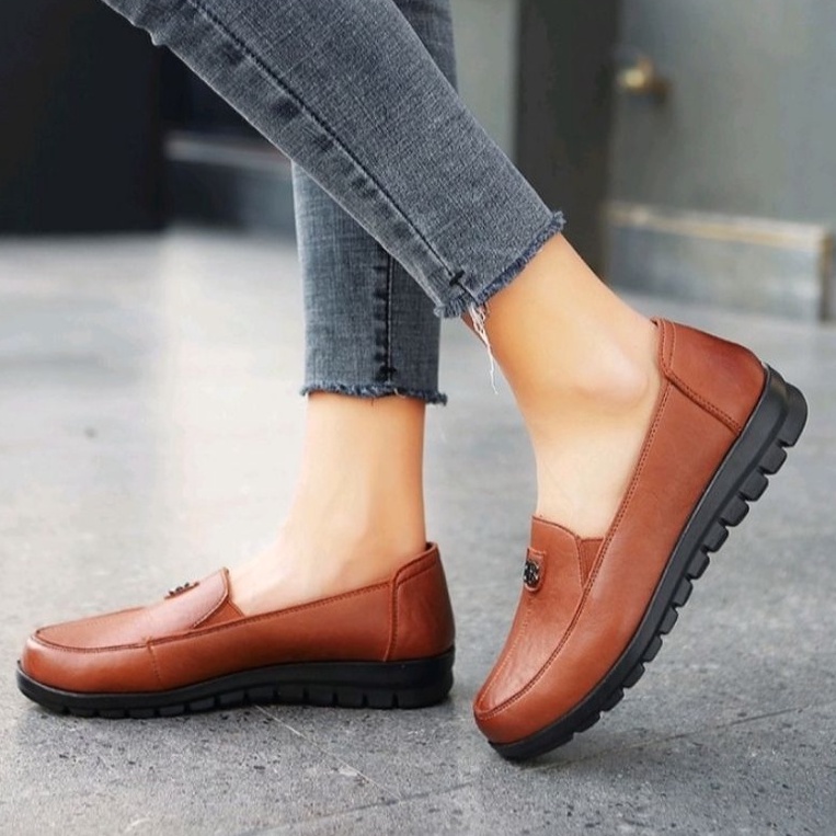 SEPATU WANITA SEPATU LOAFERS SLIP ON TERBARU SEPATU KERJA TRENDY ELEGAN KEKINIAN AND MODERN SEPATU FORMAL FAHSION WANITA