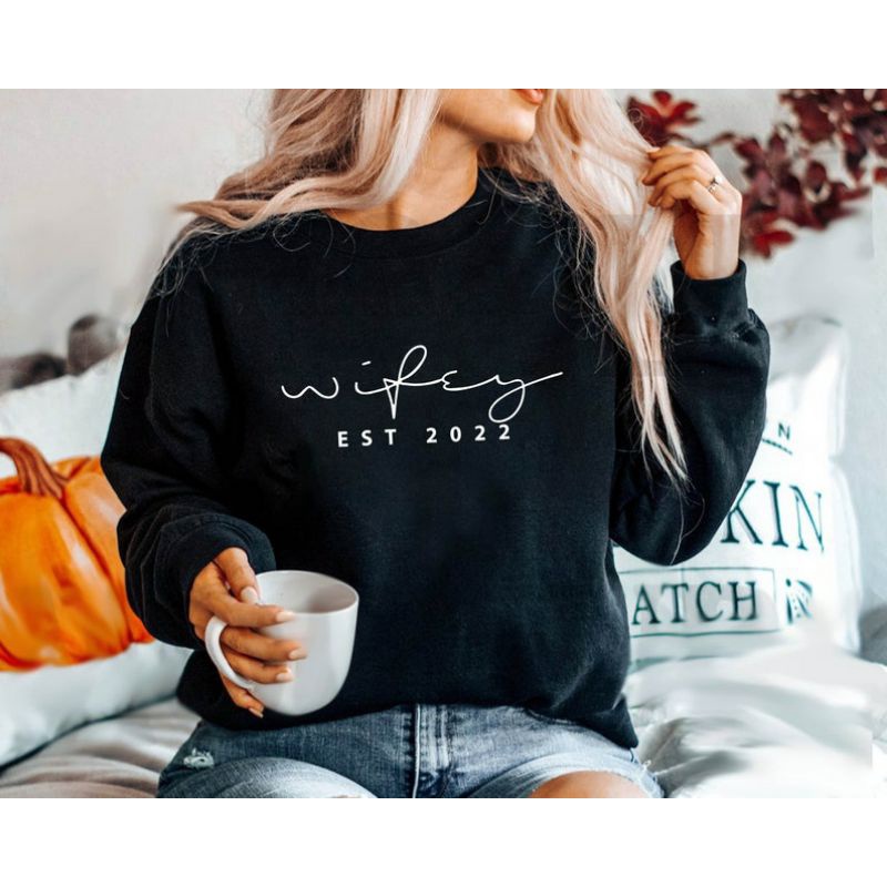 Sweater Crewneck WIFEY (S - 6XL) (CUSTOM TAHUN) Sweatshirt Wanita MoM Gift Fashion OVERSIZE Bride BIGSIZE Jumbo Street Style Mama Hoodie 5XL 4XL 3XL 2XL XL L M