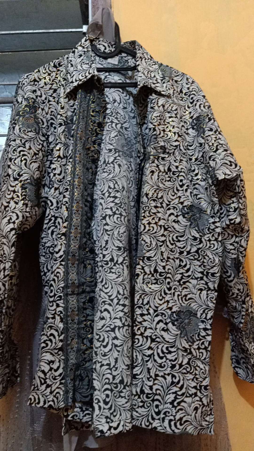 Lembayung.id / Kemeja Batik Lengan Panjang Keong Silver