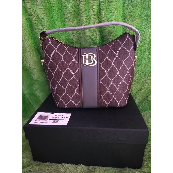 D. Tas Bonia Premium