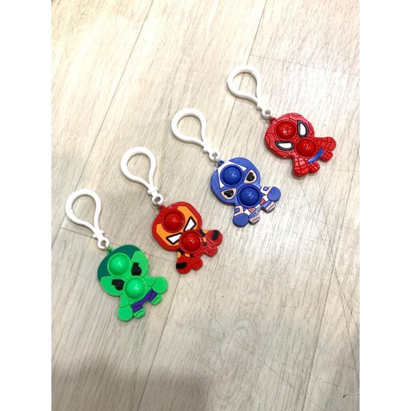 Gantungan pop it mini karakter/pcs Rp, 5999