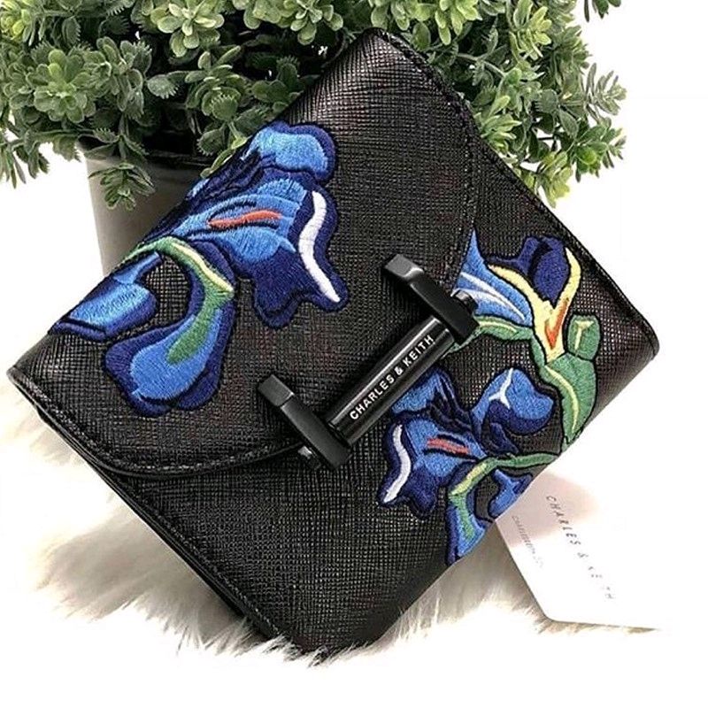 Charles n Keith Dompet lipat Charles n keith bordir bunga terbaru