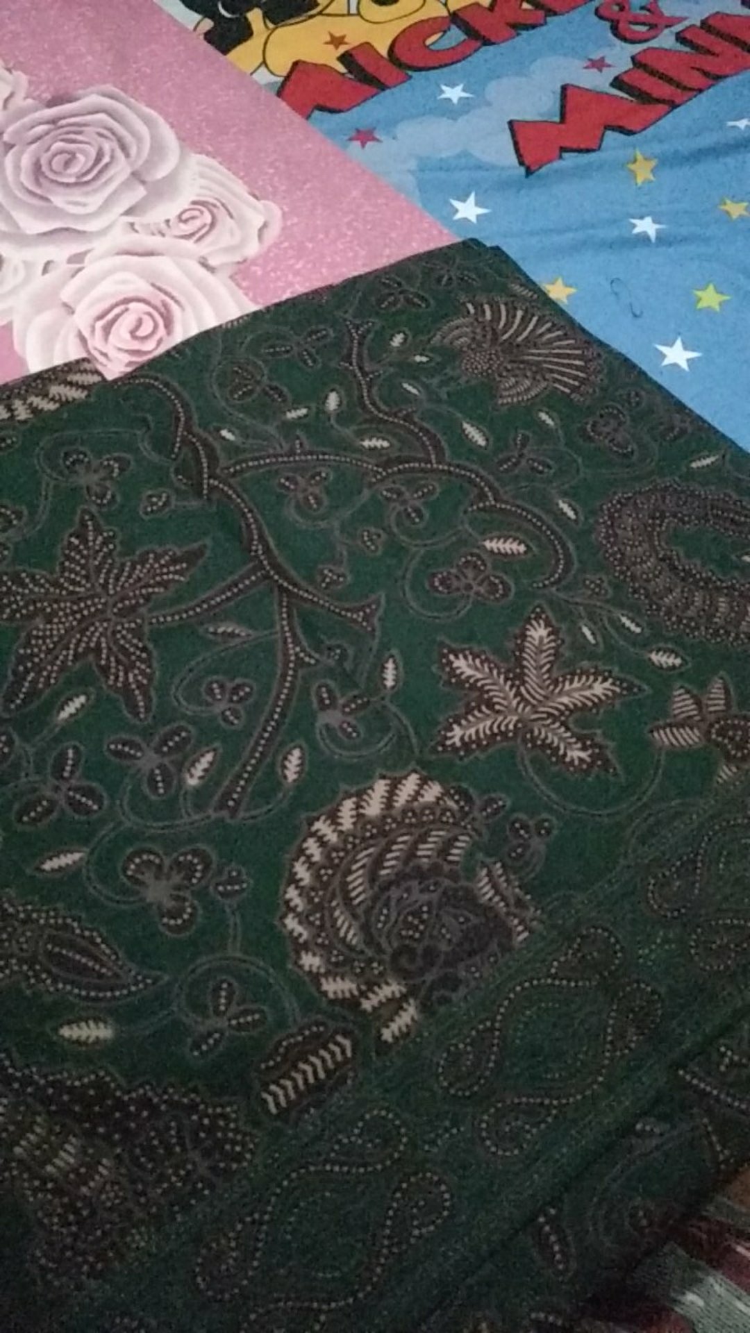 (best Seller) Kain Batik Solo (cabut Alusan) Motif Wahyu Tumurun Warna Dasar Hijau Botol