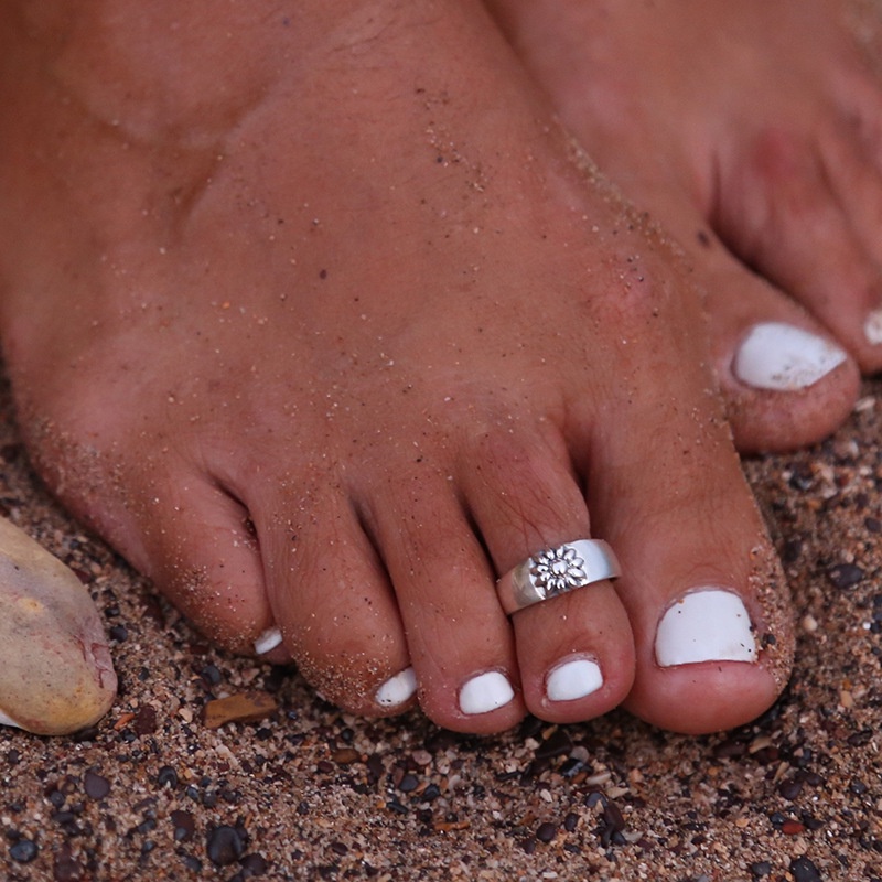 Eropa dan Amerika retro pola totem XINGX BUNGA MATAHARI wanita pantai toe ring