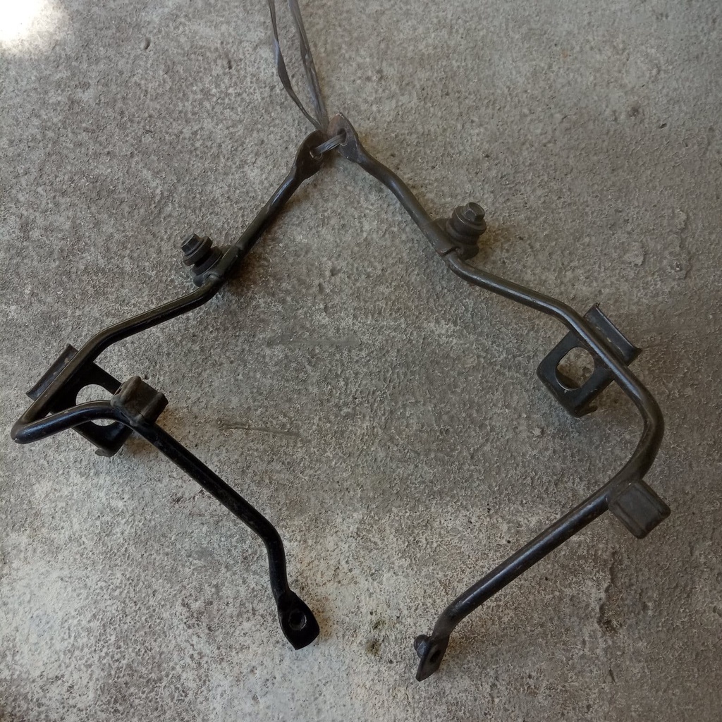 Breket dudukan sayap tangki shroud Honda Verza original