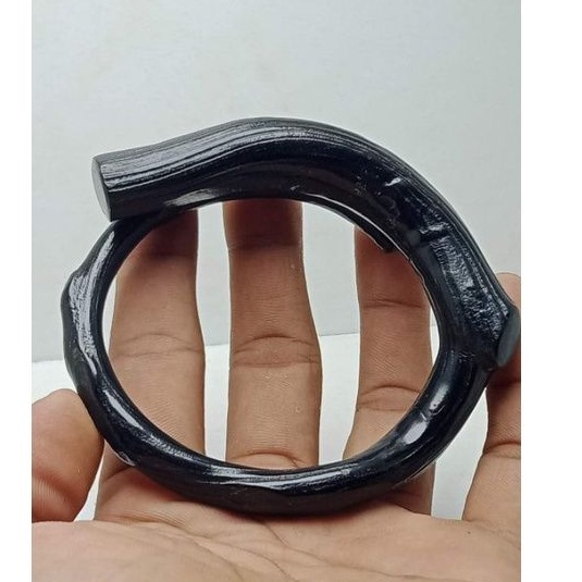 Gelang akar bahar hitam sedang berkualitas